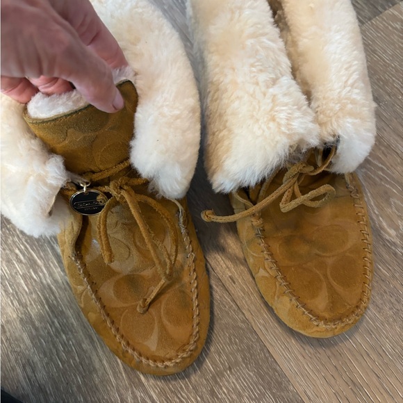 Cozy Coach Cathee Shearling-Lined Moccasins Boots Sz 8.5 B - Picture 8 of 12